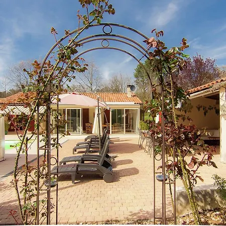 Domaine De Pirayne Issac
